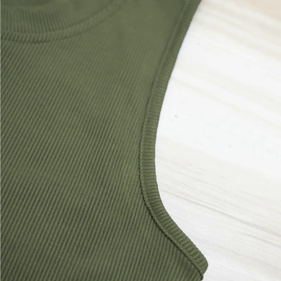 Army Green Women’s Sleeveless Tank Wide-leg Jumpsuit w Pockets and zipper back - Picture 4 of 8